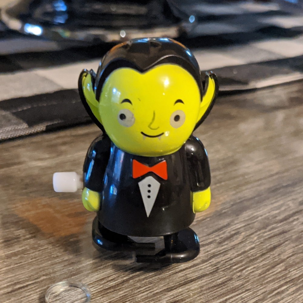 RARE Vintage Dracula Vampire Wind Up Toy WORKS Tuxedo Fangs Green Face